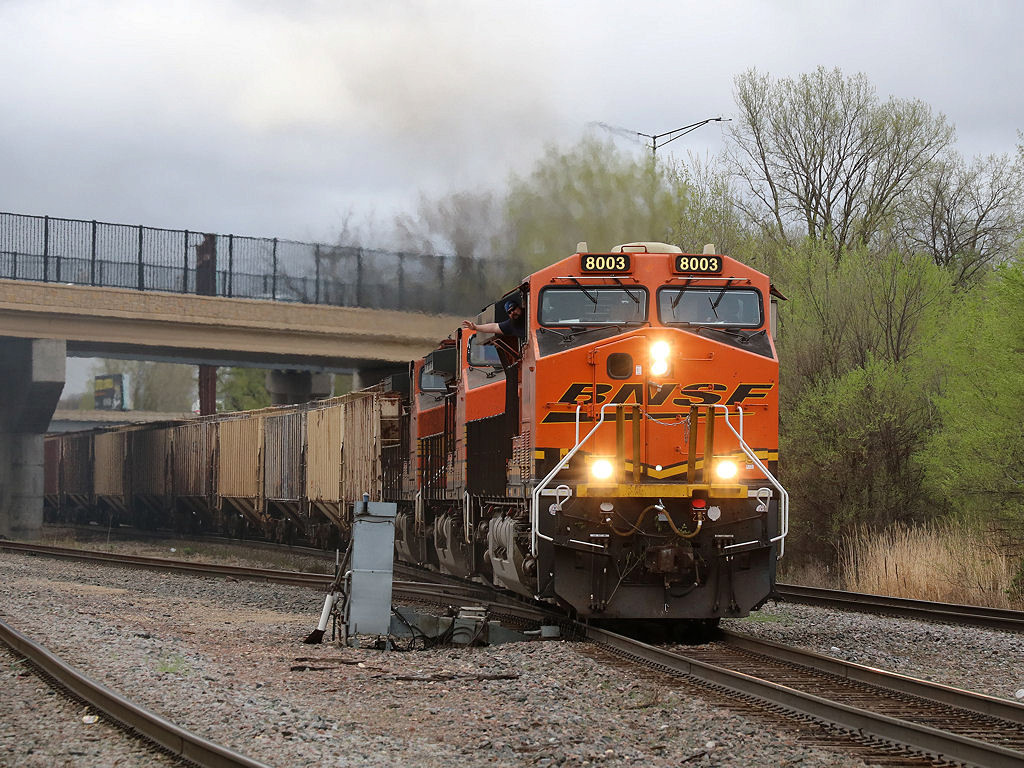 BNSF 8003